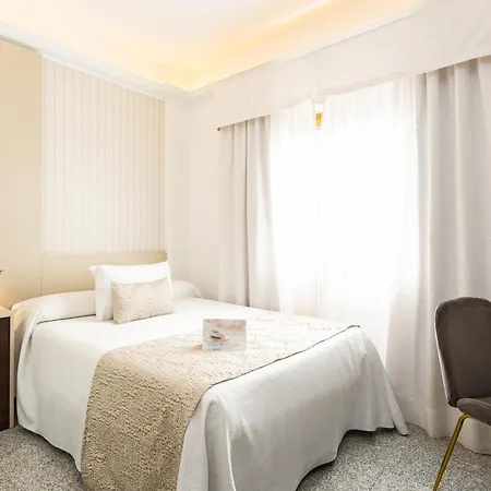 Plaza Del Castillo Hotel 4*
