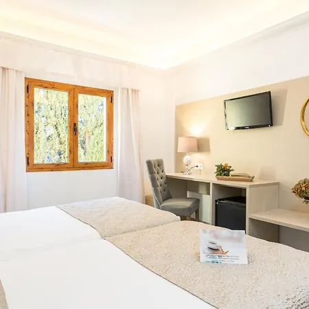 Hotel Plaza Del Castillo 4*