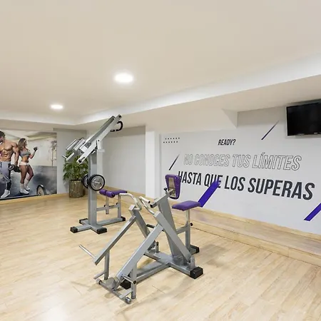 Hotel Plaza Del Castillo 4*